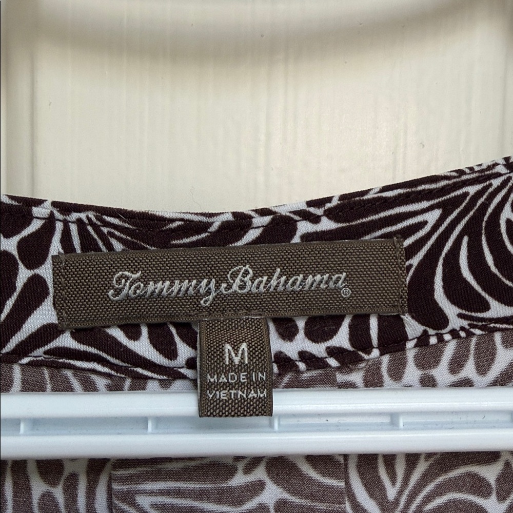 Tommy Bahama sz M Brown white pattern split neck tunic - resort beach wear